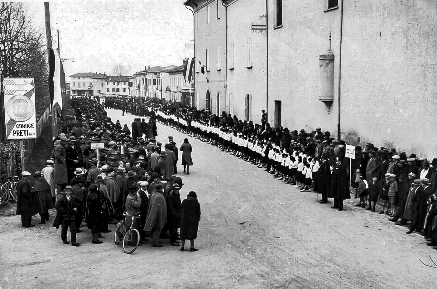 Folla in attesa di Italo Balbo il 20/03/1933