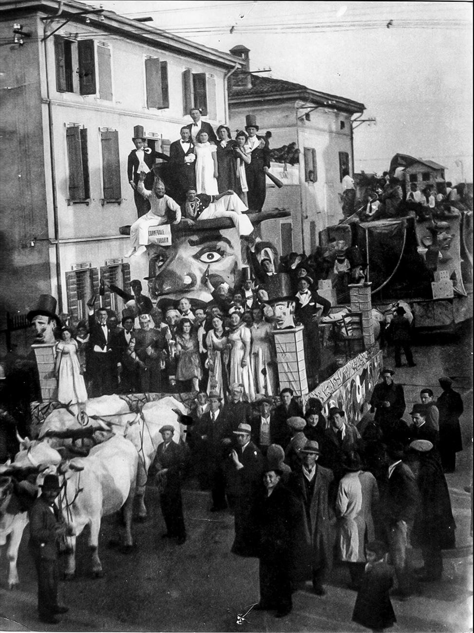 Carnevale in piazza A. Pola