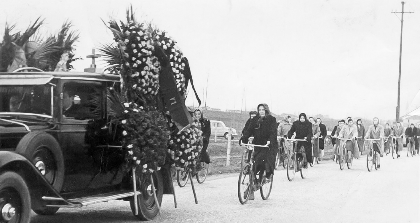 Funerale in biciclietta