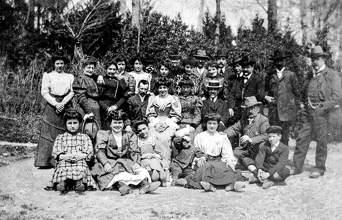 1910 santagostinesi nel bosco