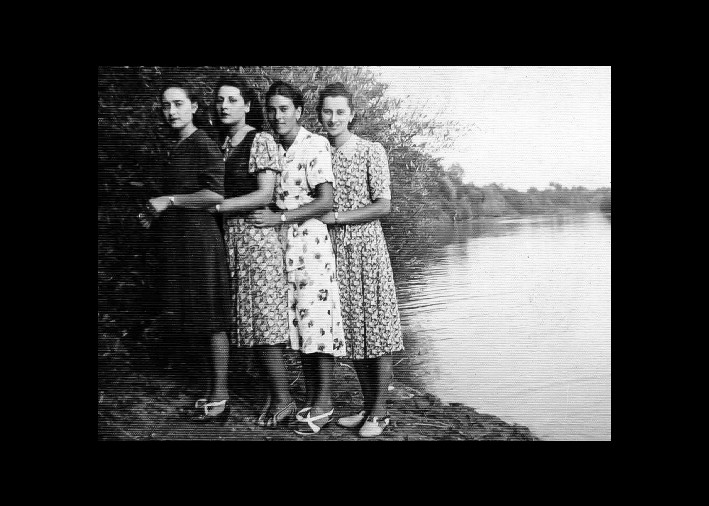 Ragazze al fiume Reno